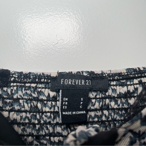 Forever 21 Sirens Floral Print Lace Trim Hook and Eye Romper Size Small - Picture 7 of 9